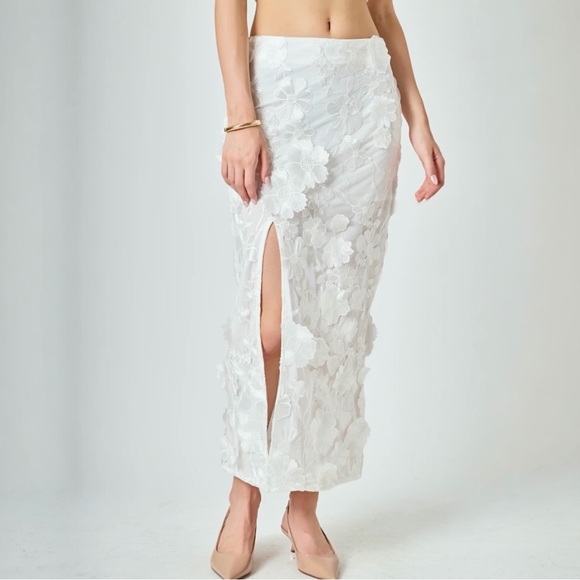 Endless Rose White 3D Embroidered Floral Lace Semi Sheer Pencil Midi Skirt NEW - Picture 5 of 14